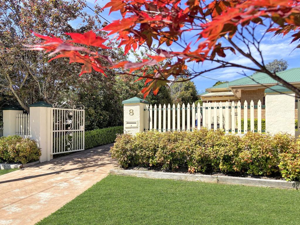 8 Lyle St, Wentworth Falls, NSW 2782