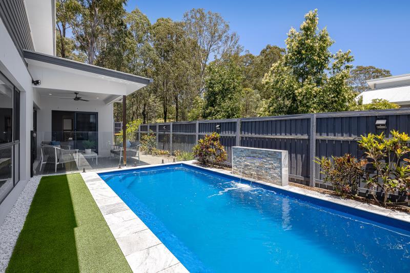 12 EREN CT, BRIDGEMAN DOWNS, QLD 4035