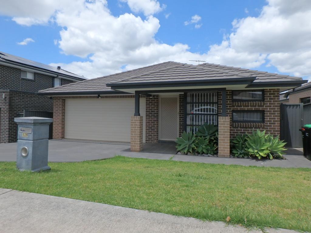 129 Flynn Ave, Middleton Grange, NSW 2171