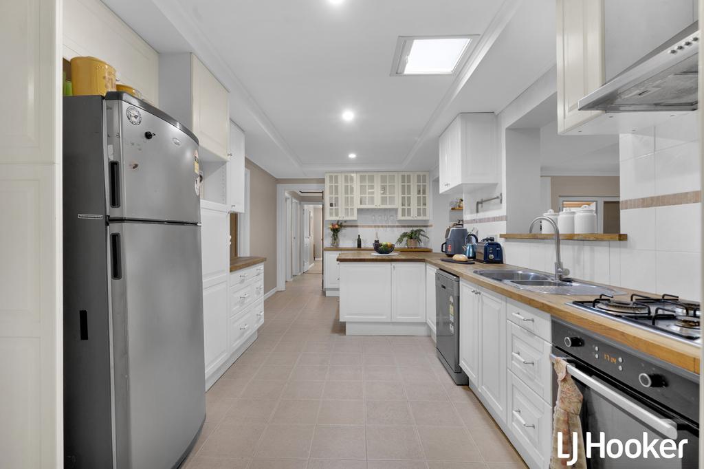 1 Delbridge Dr, Kenwick, WA 6107