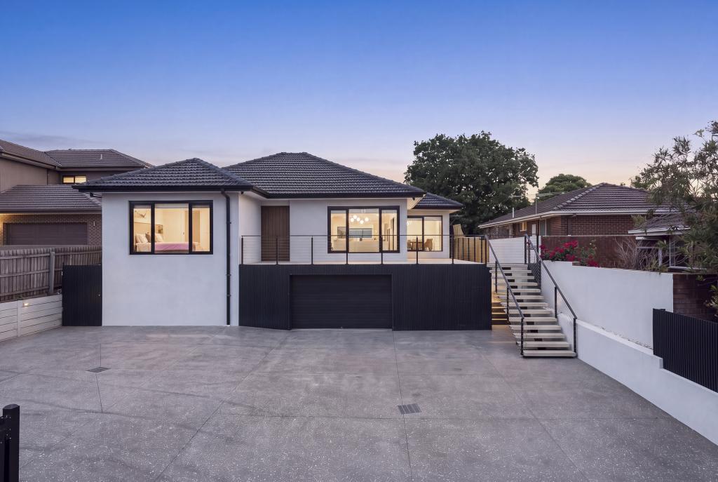 748 ELGAR RD, DONCASTER, VIC 3108