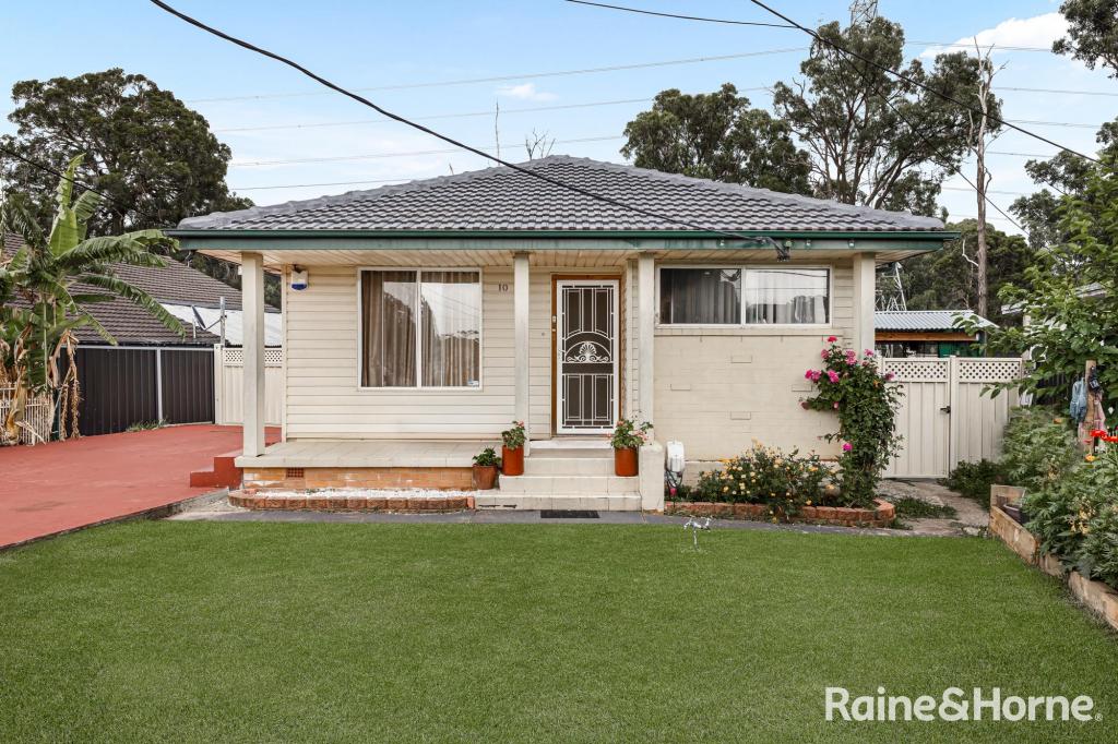 10 Lucena Cres, Lethbridge Park, NSW 2770