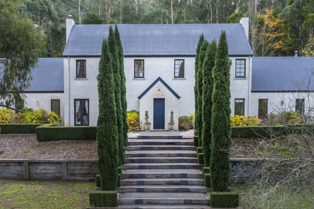 26 Douglas Rd, Mount Macedon, VIC 3441