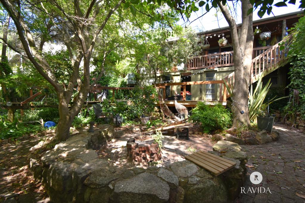 18 PRIORY LANE, BEECHWORTH, VIC 3747