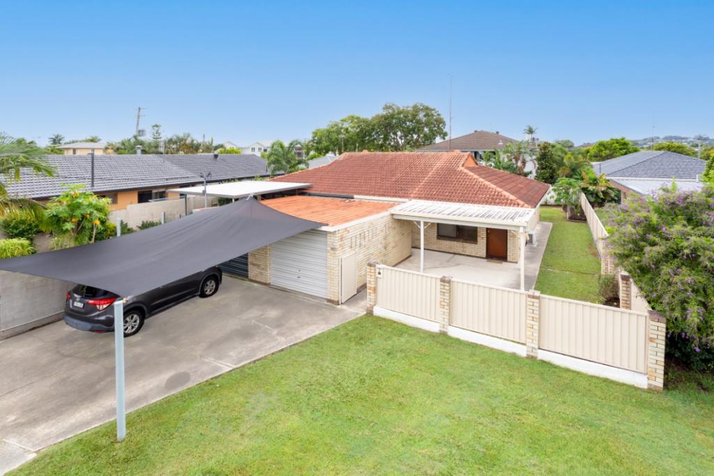 2/62 Dawn Pde, Miami, QLD 4220