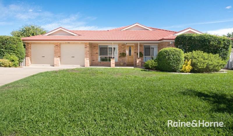 2 O'REGAN ST, ASHMONT, NSW 2650