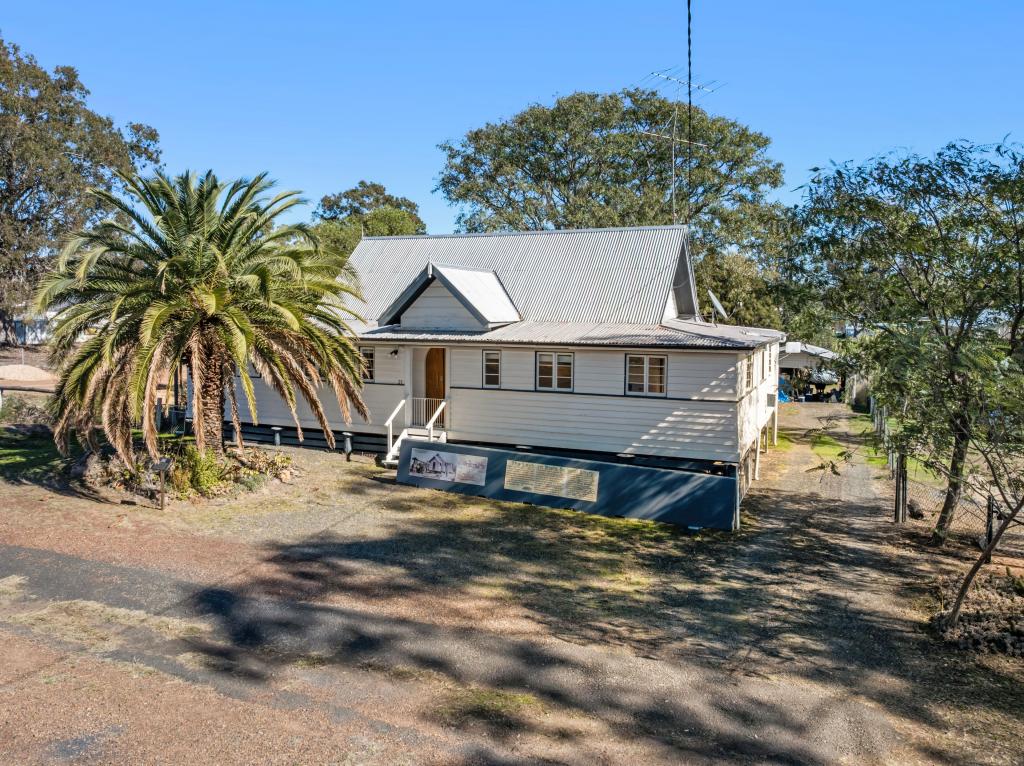 21 Macintyre St, Leyburn, QLD 4365
