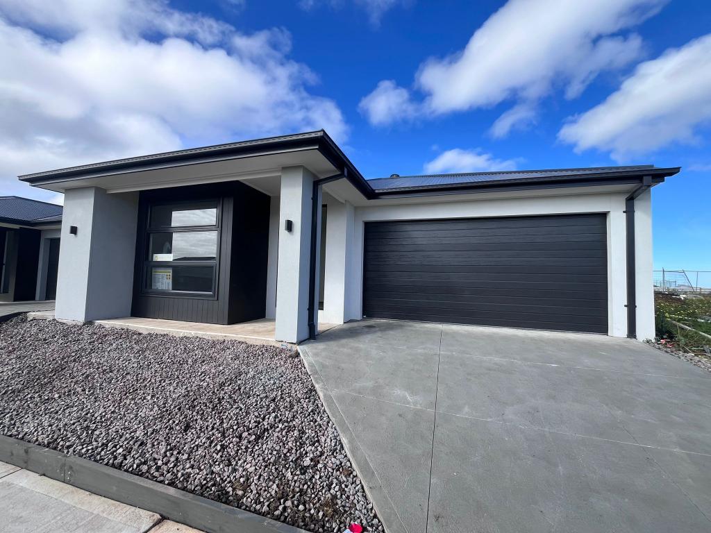 7 KALAMUNDRA DR, WERRIBEE, VIC 3030