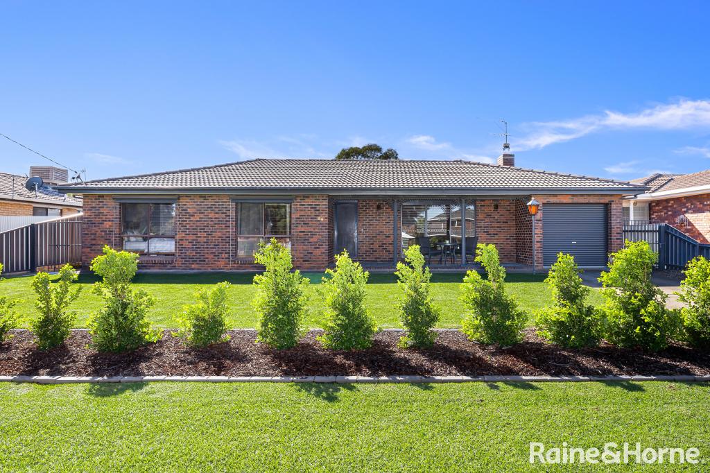 89 Main St, Lake Albert, NSW 2650