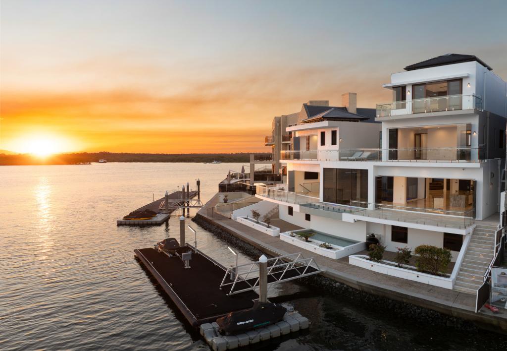 50 Knightsbridge Pde E, Paradise Point, QLD 4216