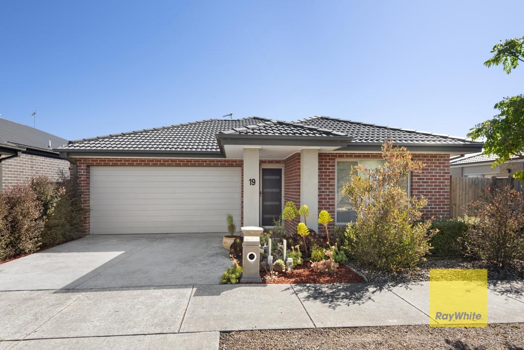 19 Samwell St, Charlemont, VIC 3217