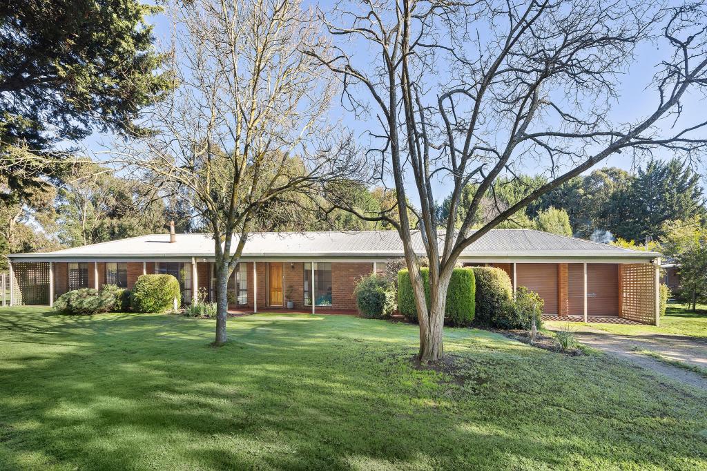 6 Bowkett Cl, Romsey, VIC 3434