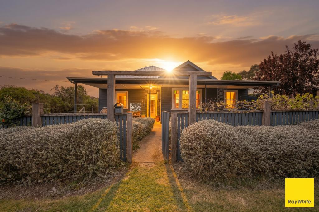 11 Canambe St, Armidale, NSW 2350