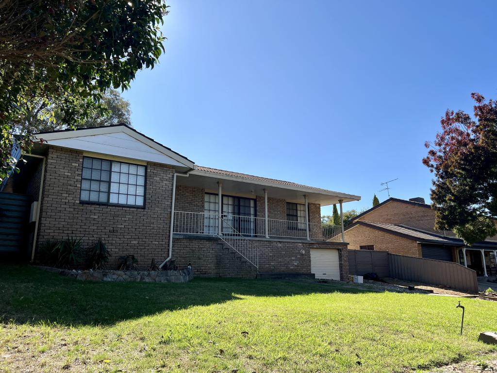 9 Hardy Ave, Young, NSW 2594