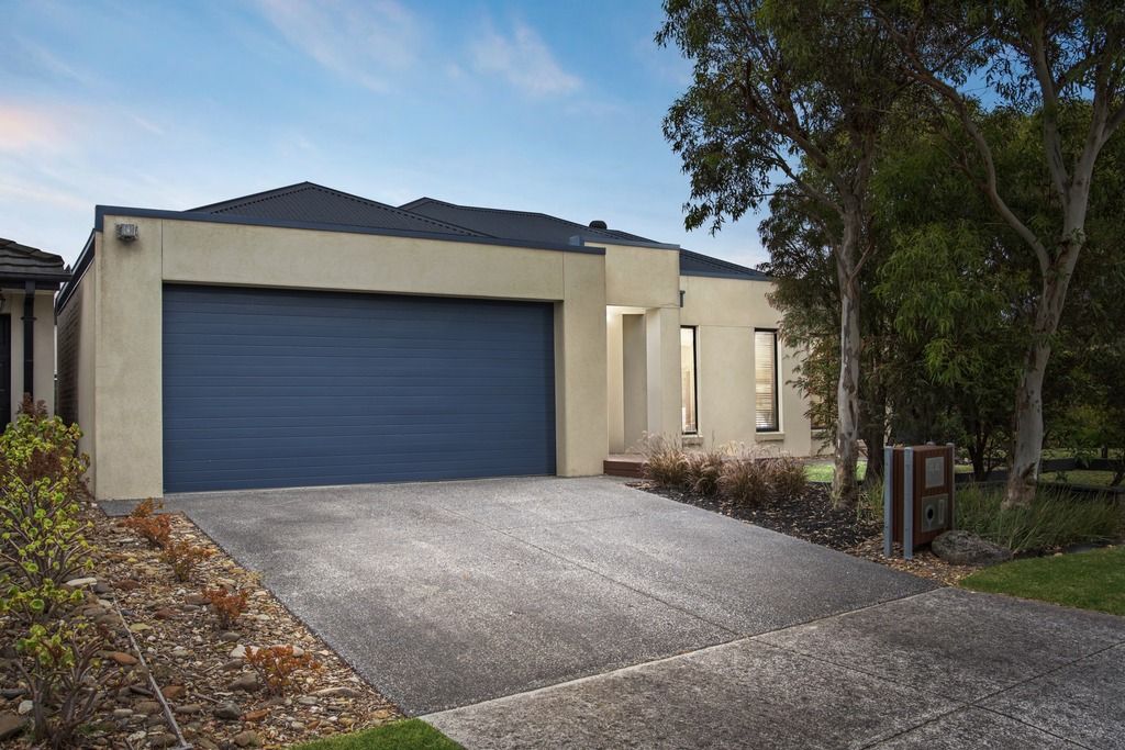 44 DEEPWATER DR, WATERWAYS, VIC 3195