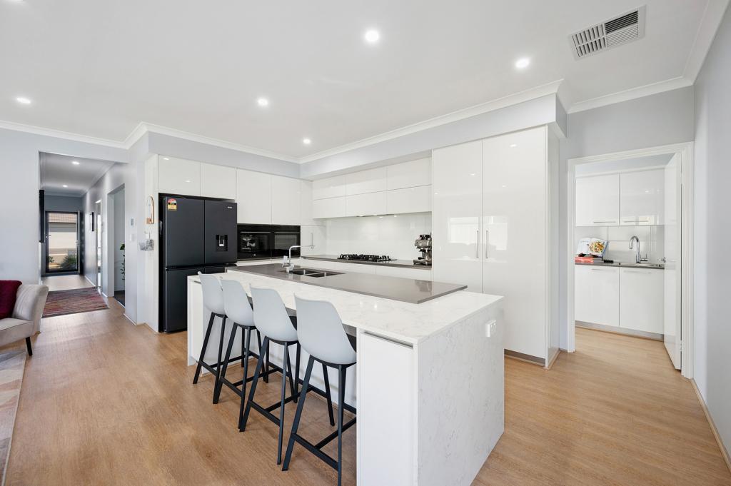 18 LANCASTER LOOP, PIARA WATERS, WA 6112