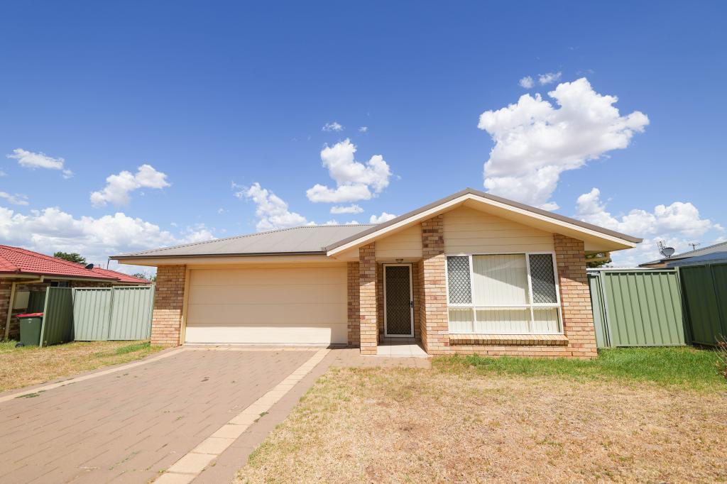 3 Rex Aubrey Pl, Parkes, NSW 2870
