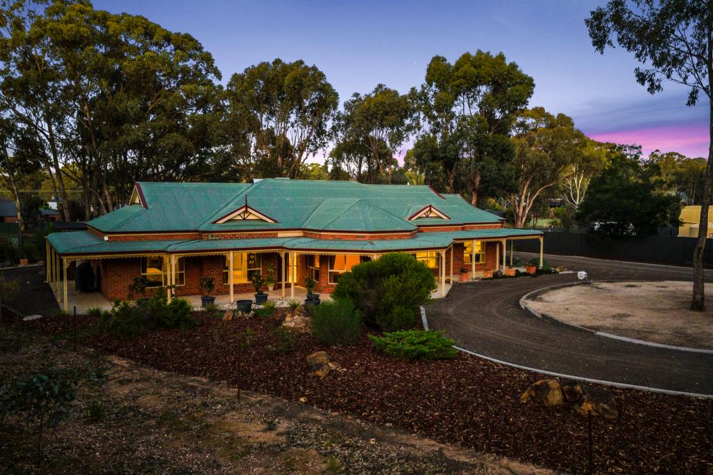 11 Yvonne Ct, Maiden Gully, VIC 3551