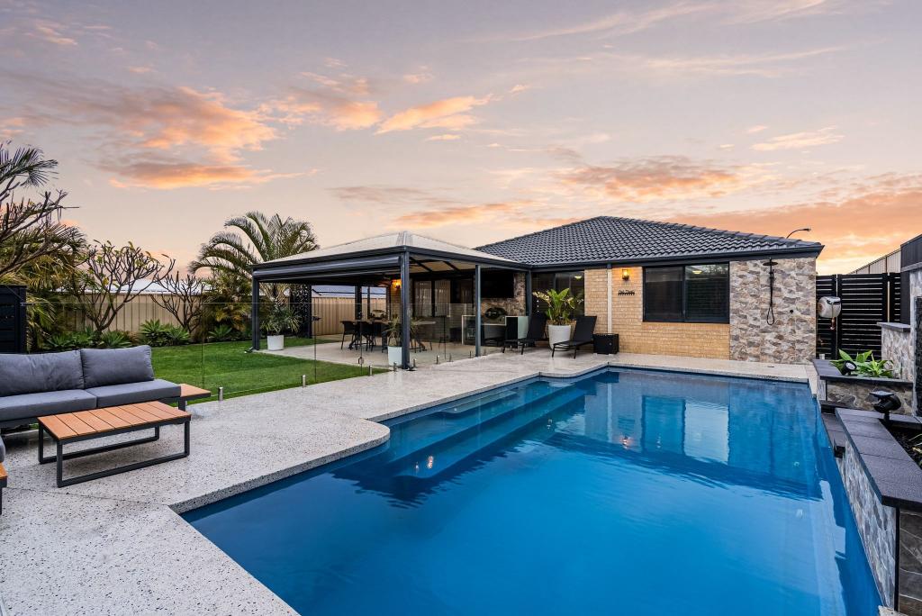 21 Tullow Gdns, Darch, WA 6065