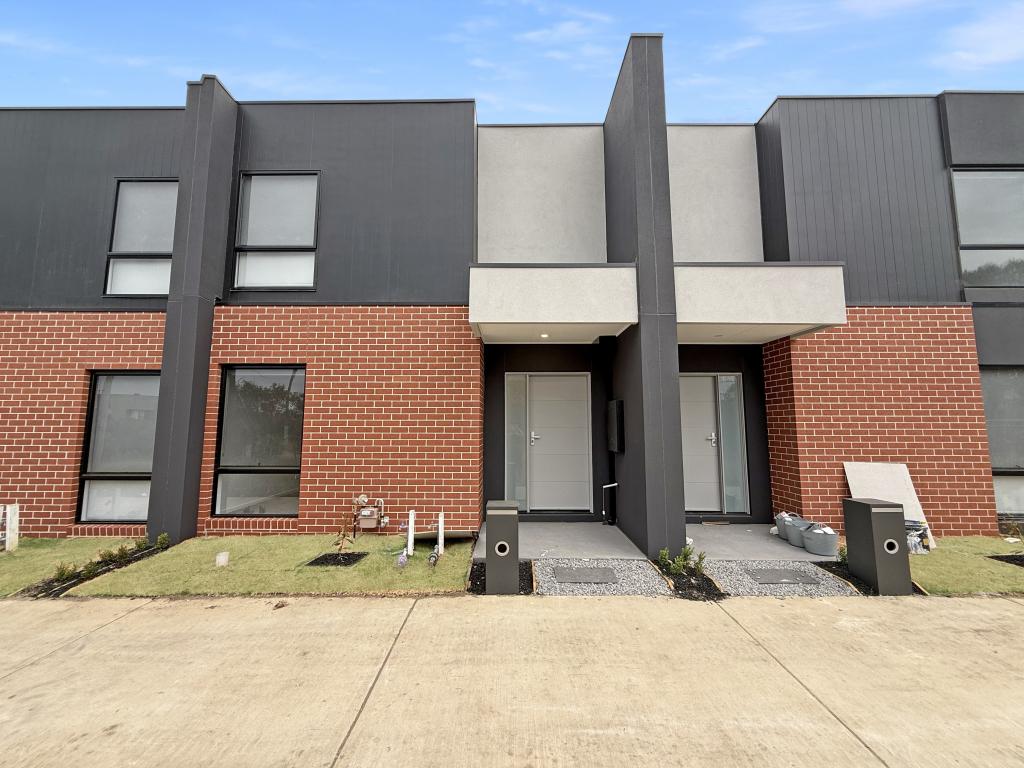 13 ANEMONE WALK, ARMSTRONG CREEK, VIC 3217