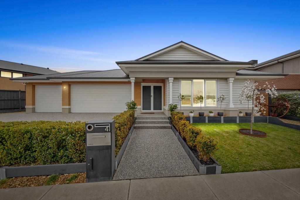 41 Yeungroon Bvd, Clyde North, VIC 3978