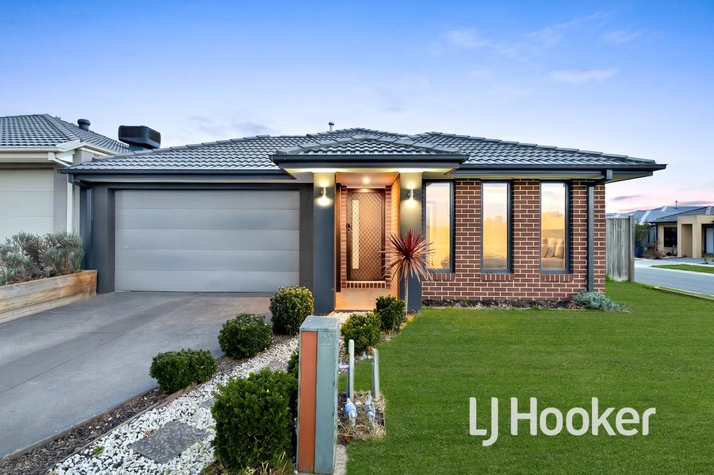 35 MOROAK CRES, CLYDE NORTH, VIC 3978