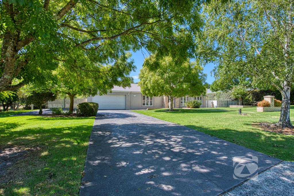 14 Valley Dr, Beaconsfield Upper, VIC 3808