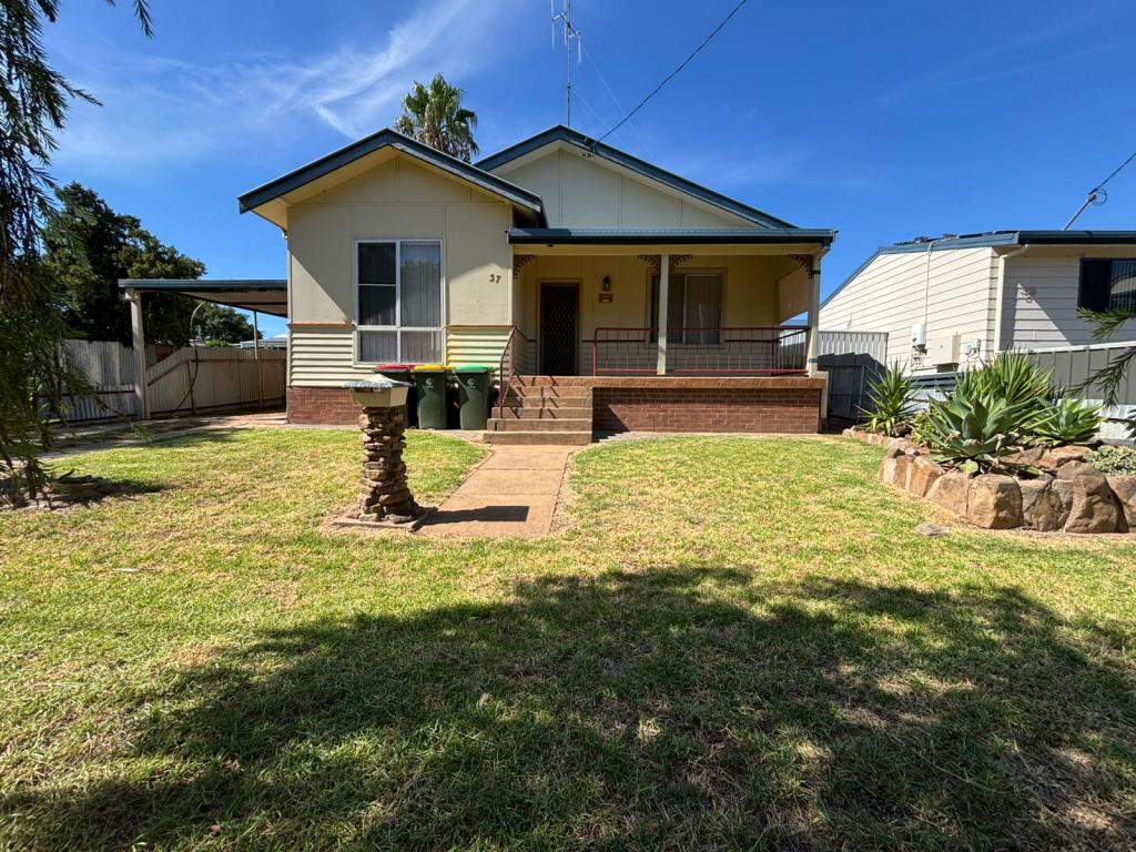 37 Woodward St, Parkes, NSW 2870