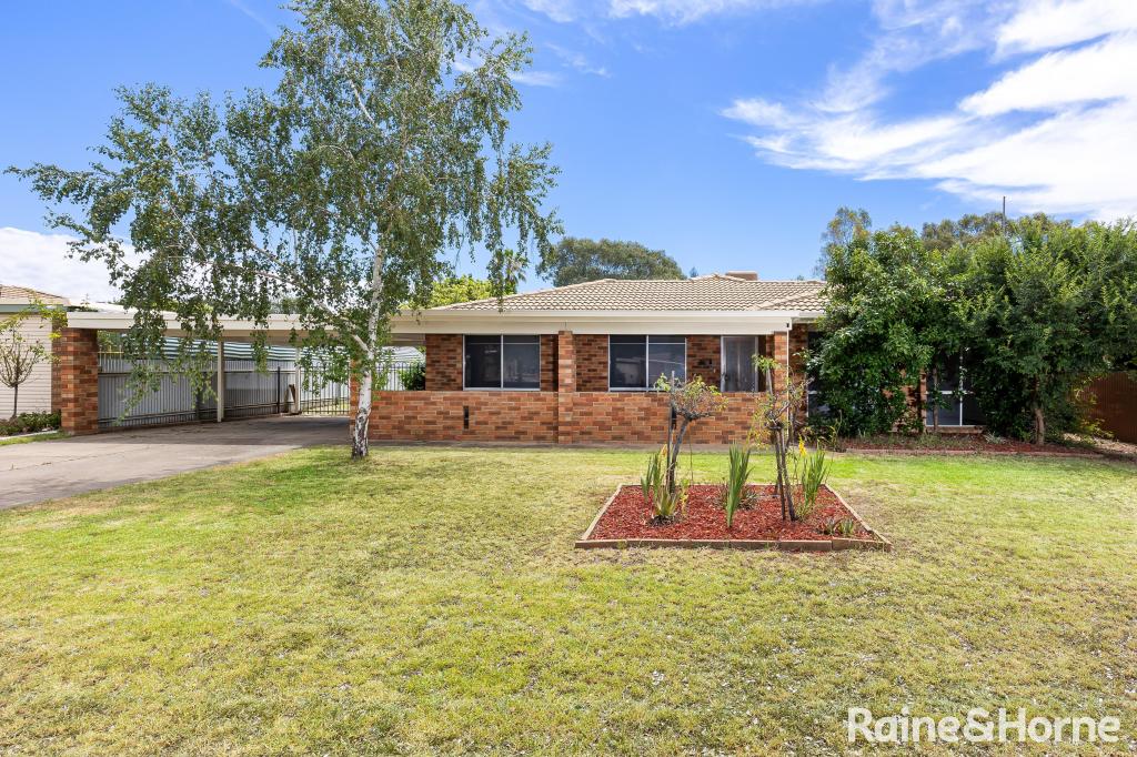 17 Karoom Dr, Glenfield Park, NSW 2650