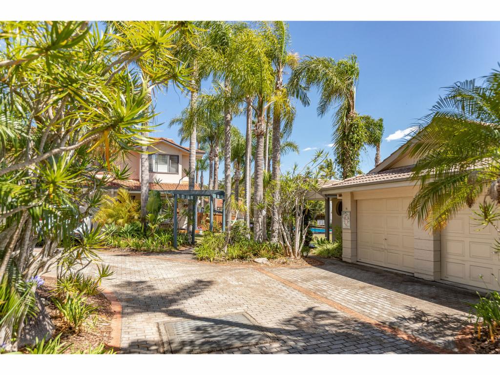 16/2 James Foster Dr, Black Head, NSW 2430