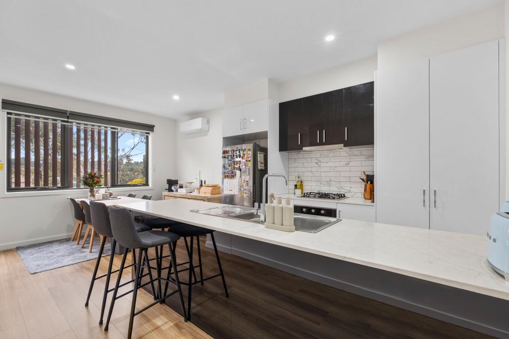 2/22 Luck St, Eltham, VIC 3095