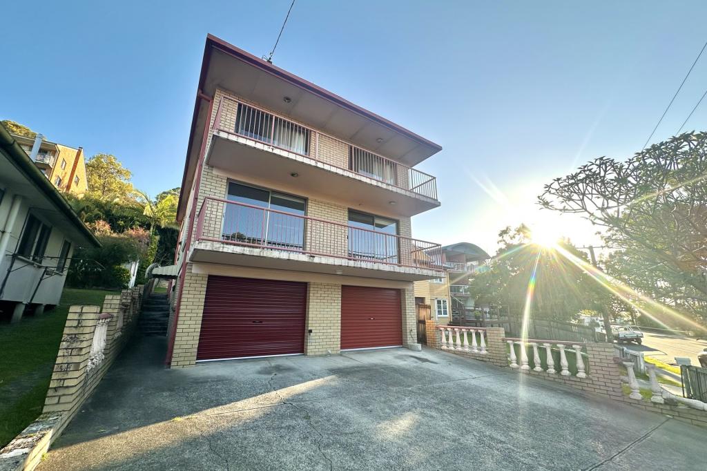 2/18 WEST BURLEIGH RD, BURLEIGH HEADS, QLD 4220
