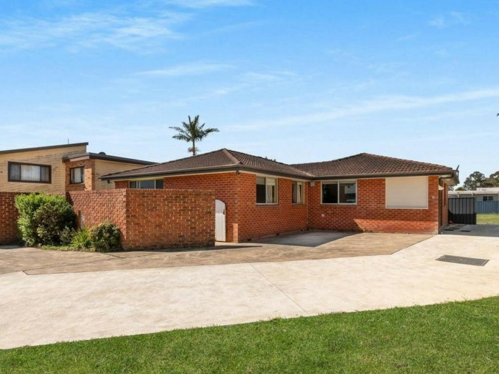 2/292 Princes Hwy, Bomaderry, NSW 2541