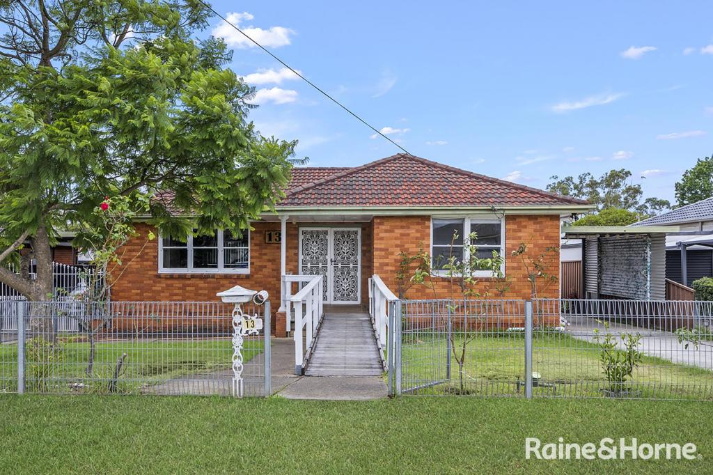 13 Brisbane Rd, Campbelltown, NSW 2560