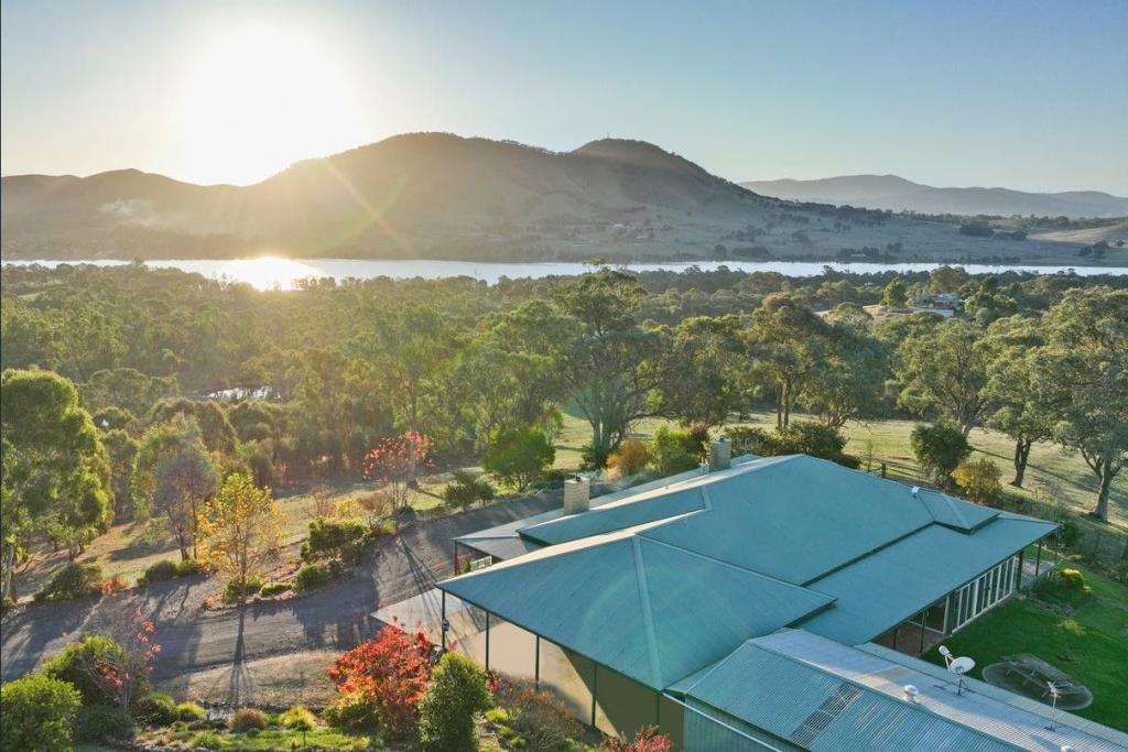 35 Hollams Rd, Mansfield, VIC 3722