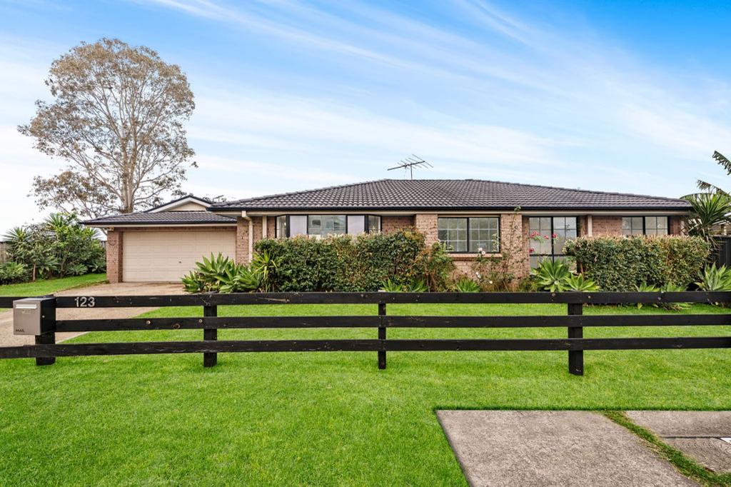 123 Holdsworth Dr, Mount Annan, NSW 2567