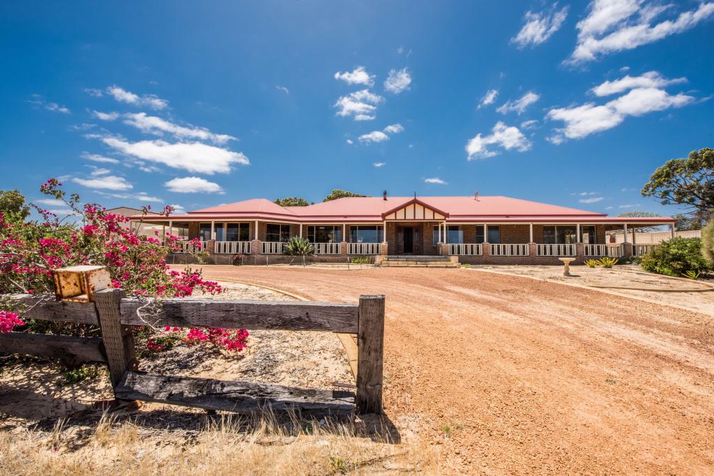 216 Cooper St, Waggrakine, WA 6530