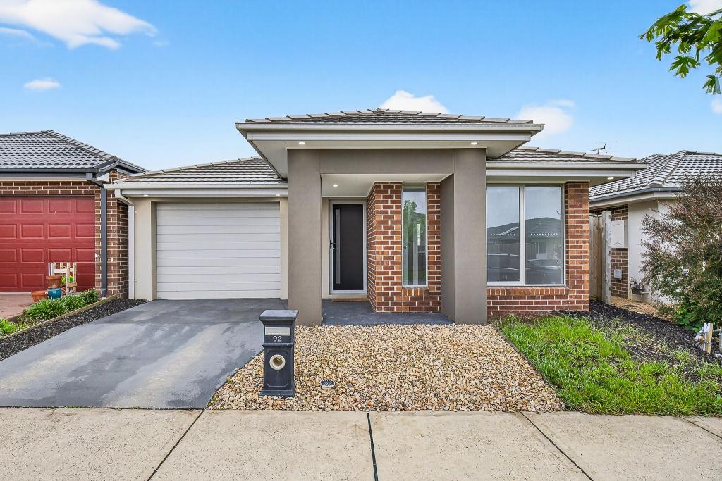 92 Grande Belmond Ave, Cranbourne East, VIC 3977