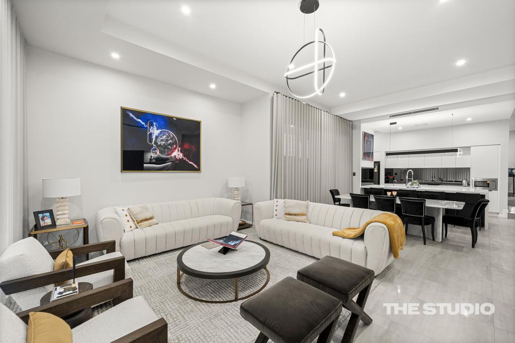 6 LACHLAN VALLEY WAY, NORTH KELLYVILLE, NSW 2155