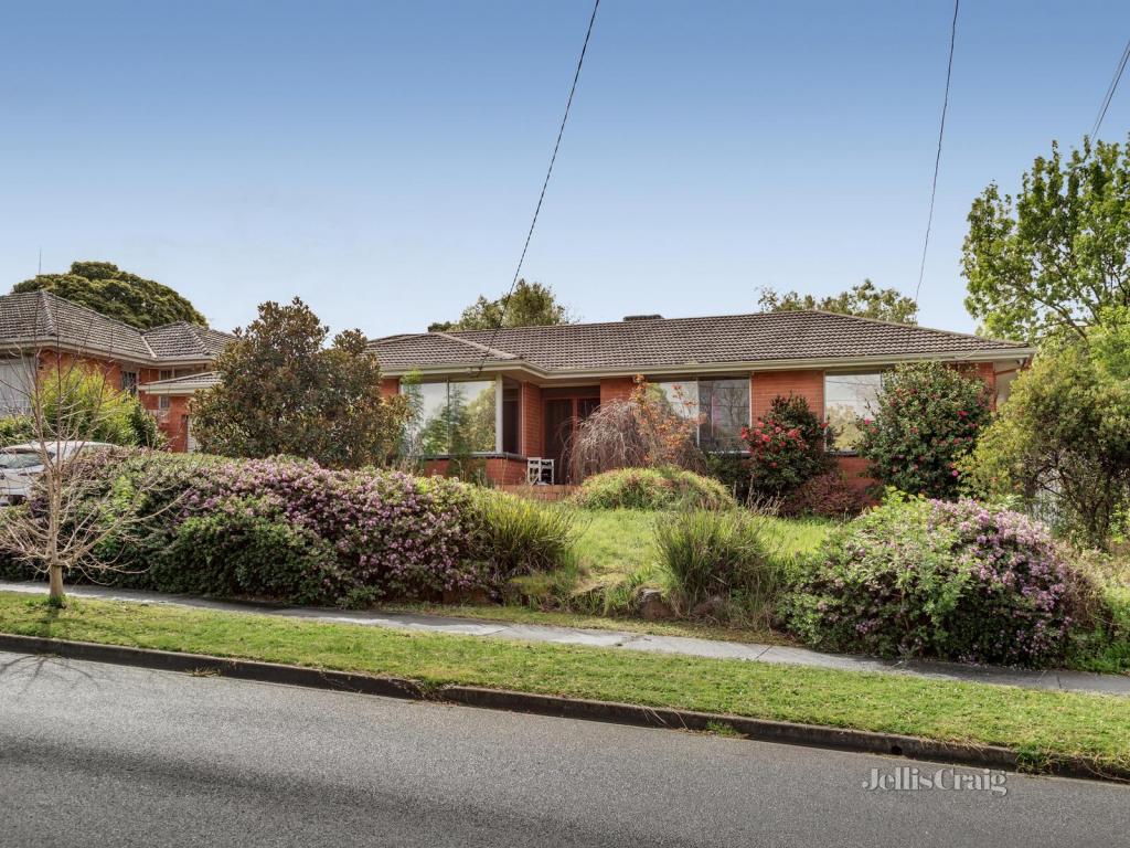 15 Meadowbank Ave, Doncaster, VIC 3108