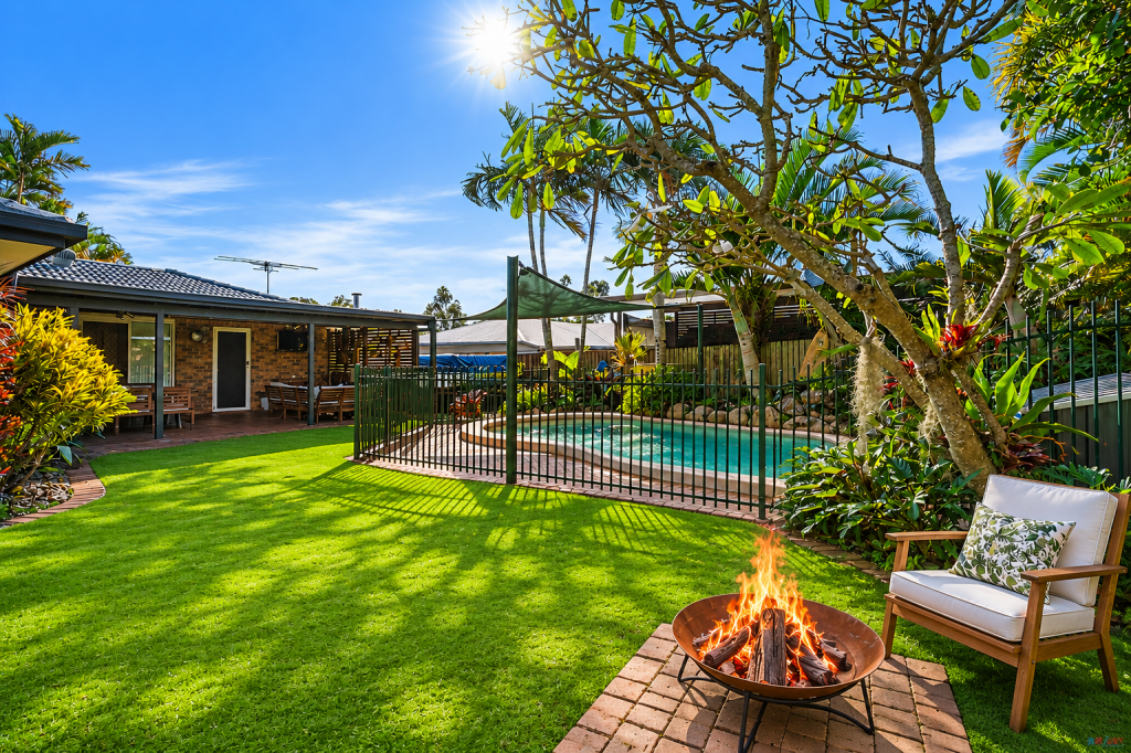 11 Falkirk Pde, Redland Bay, QLD 4165