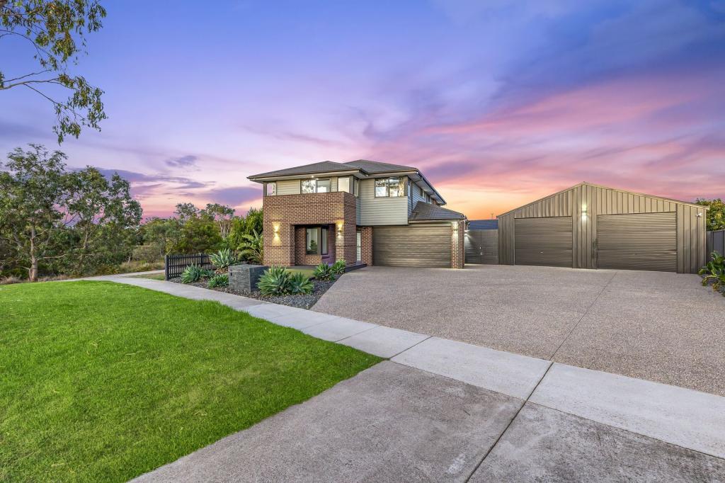 303 CHARLEMONT RD, ARMSTRONG CREEK, VIC 3217