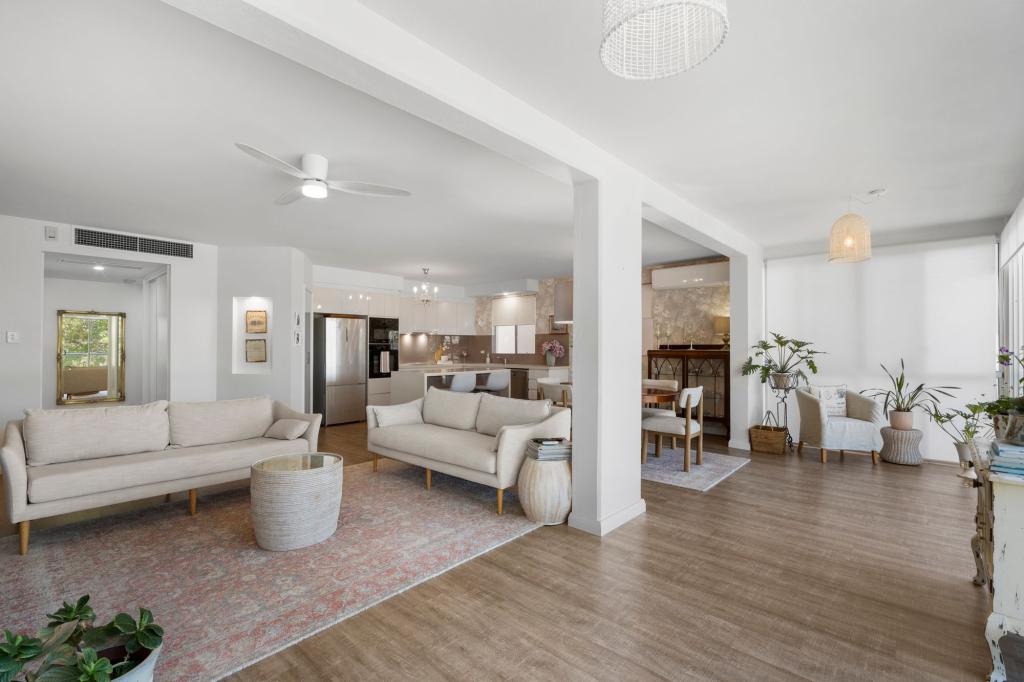 1/2 Queen St, Scarborough, QLD 4020