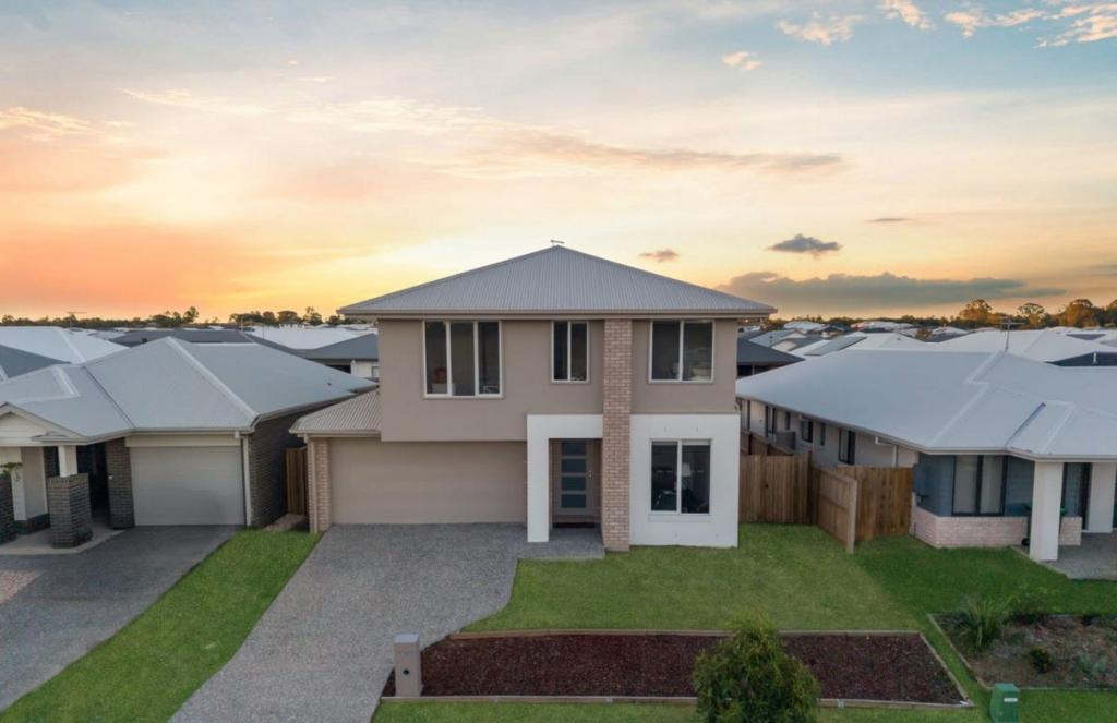 33 Davis Way, Walloon, QLD 4306