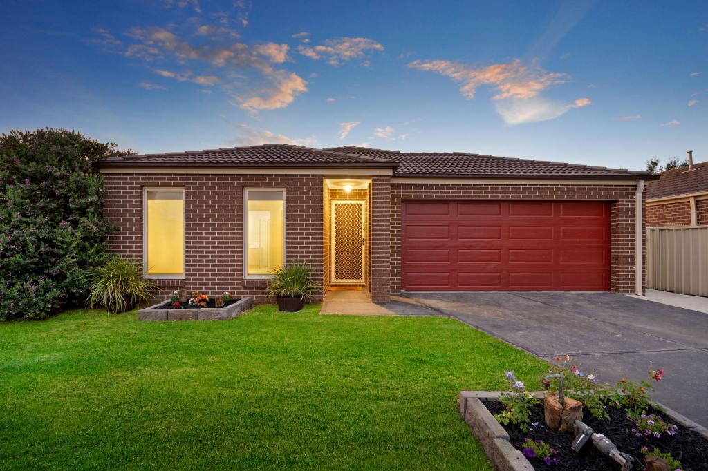 7 MUSCARI DR, PAKENHAM, VIC 3810