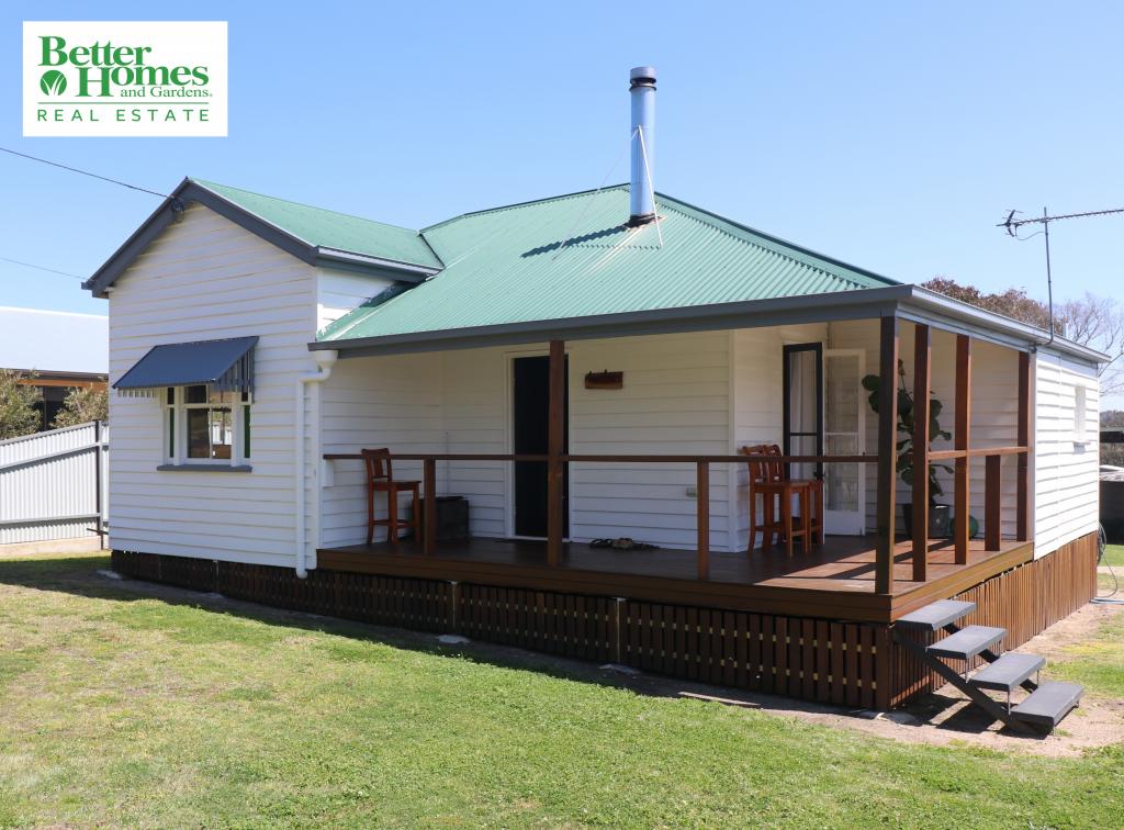 8 SANDERSON RD, GLEN APLIN, QLD 4381