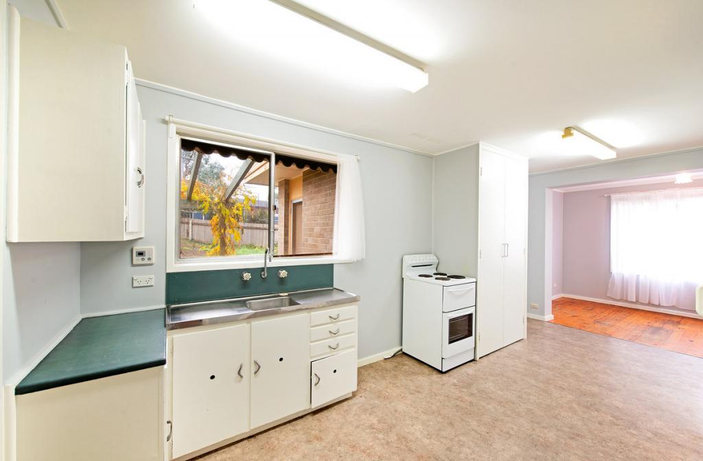 10 Bennelong Cres, Macquarie, ACT 2614