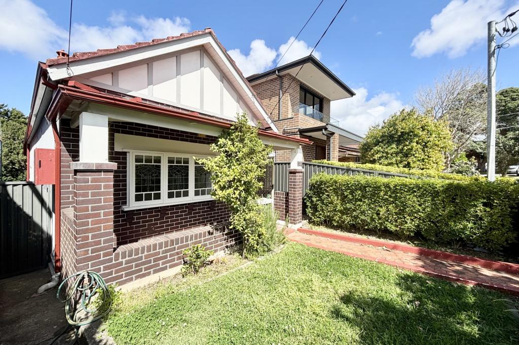 13 Rickard St, Rodd Point, NSW 2046