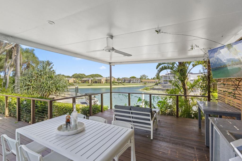 94 Hooker Bvd, Mermaid Waters, QLD 4218