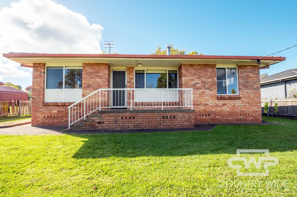 5 YOUNG ST, GLEN INNES, NSW 2370